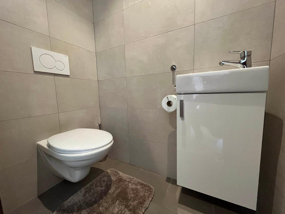 Elegant Escape Apartment I - City Centre Μπρατισλάβα Εξωτερικό φωτογραφία