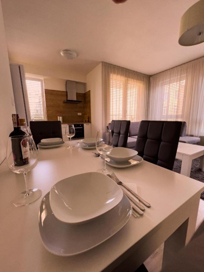 Elegant Escape Apartment I - City Centre Μπρατισλάβα Εξωτερικό φωτογραφία