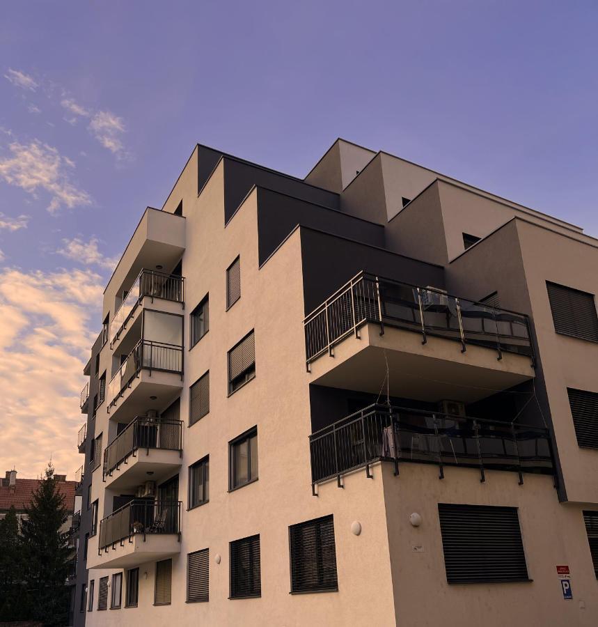 Elegant Escape Apartment I - City Centre Μπρατισλάβα Εξωτερικό φωτογραφία